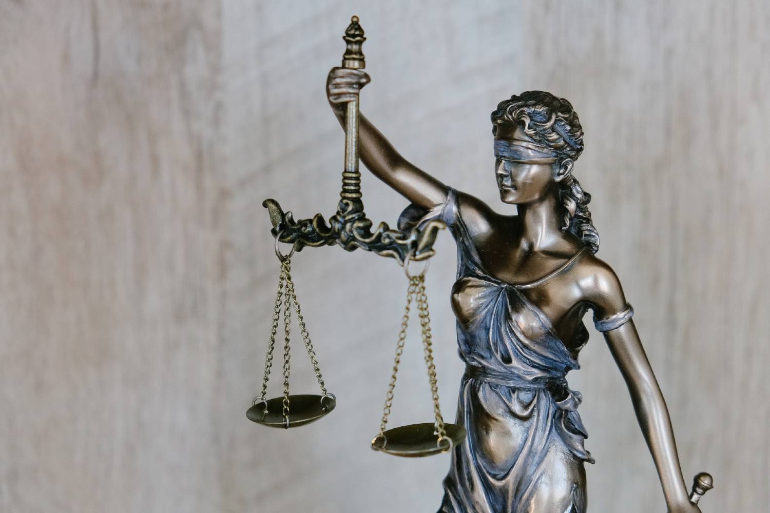 How to utilize stock photos without getting sued